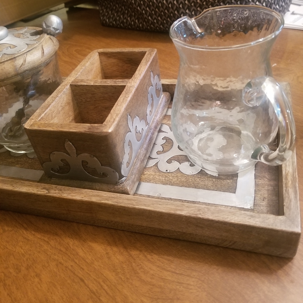 Cream and sugar set